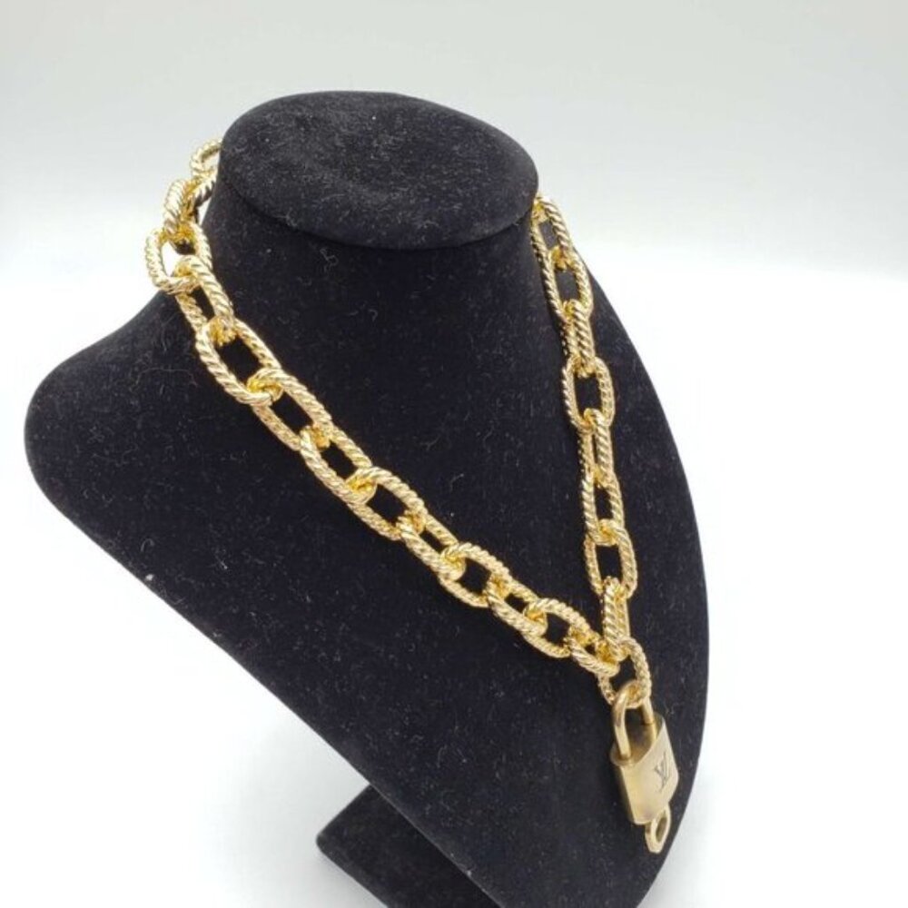 Gold-Plated Necklace with Authentic Louis Vuitton Padlock - Picture 11 of 11